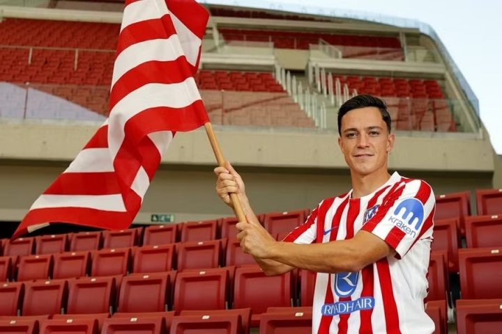 开云中国官网-世体点评马竞新援拉斯帕多里：首秀遭遇滑铁卢，原地站桩导致丢球