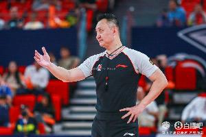华体会-媒体人：闫军敢于在回放后夺权罚下任骏飞 这是CBA公平进步的体现